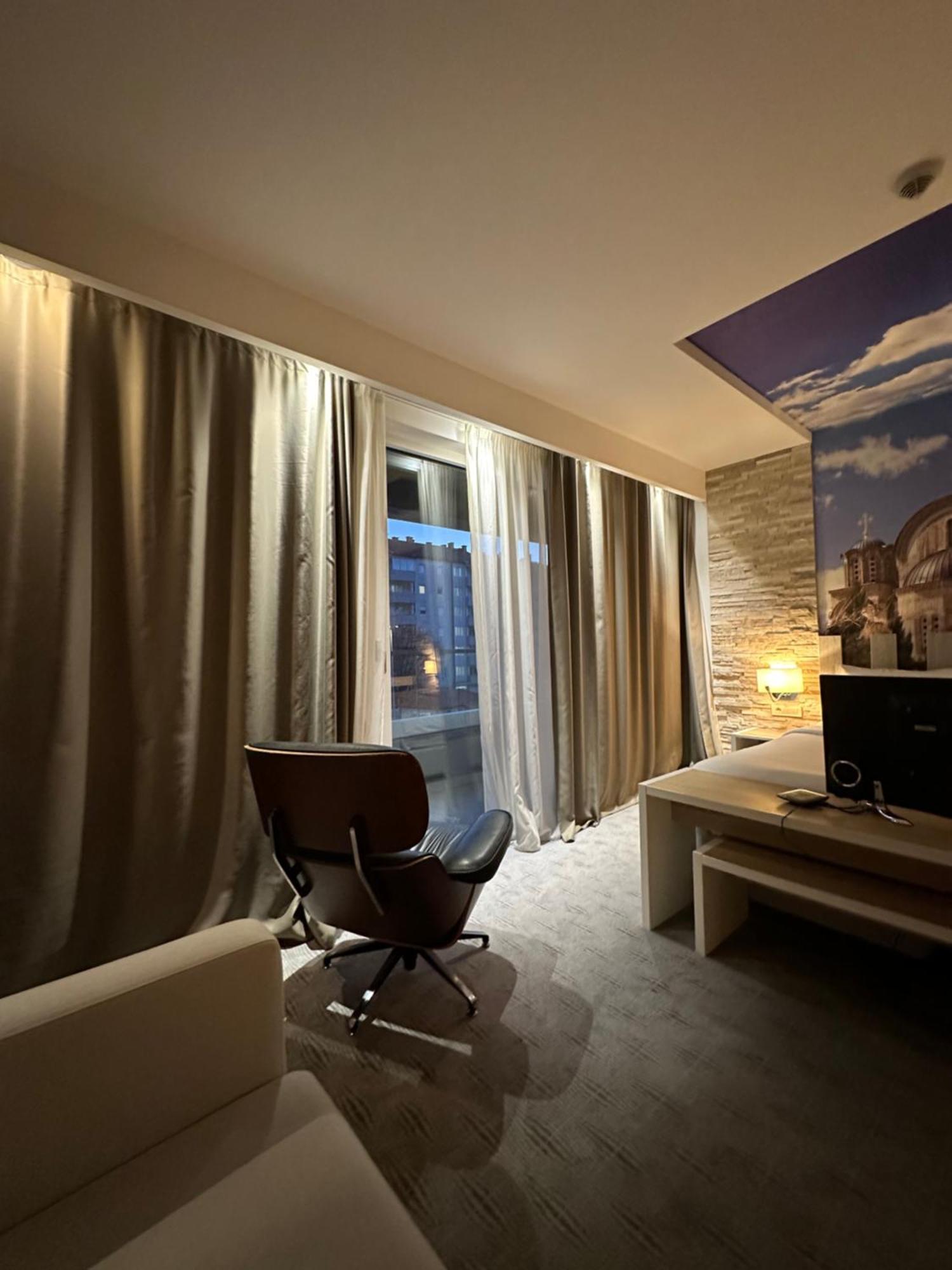 Hotel Nar トレビニエ エクステリア 写真